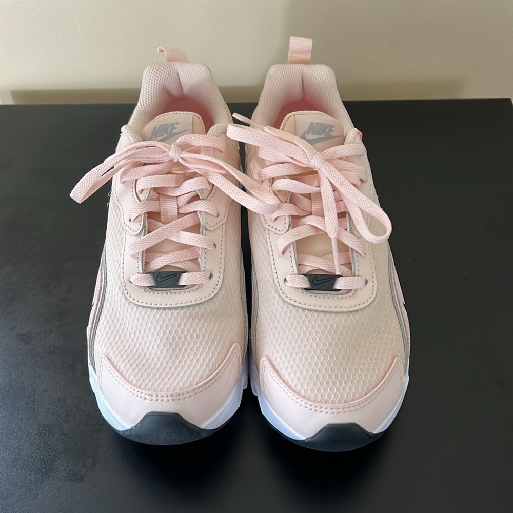 Nike shoes - Picture 4 of 8